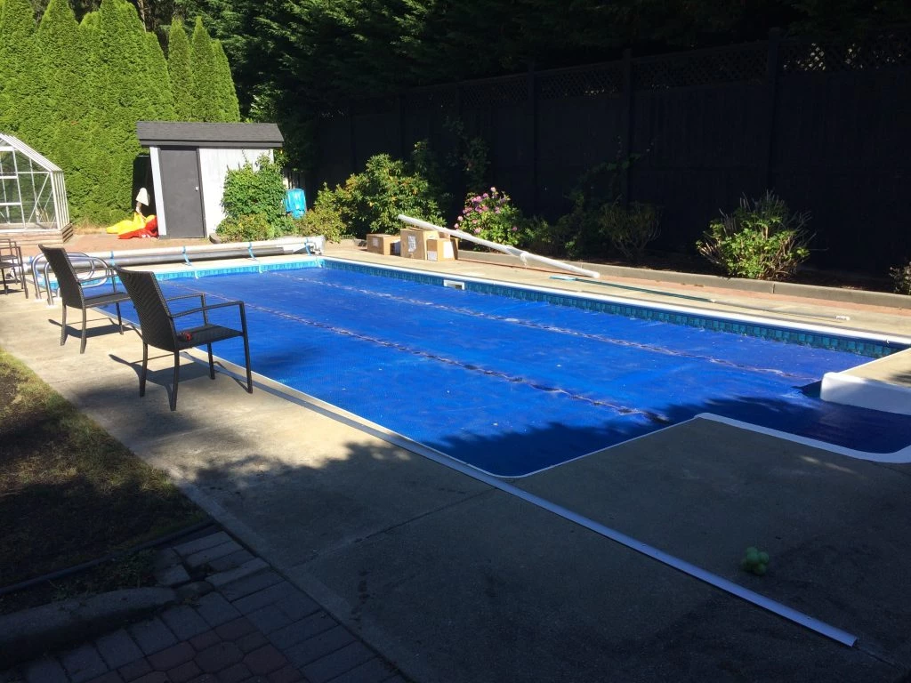 Victoria pool with insecure solar blanket
